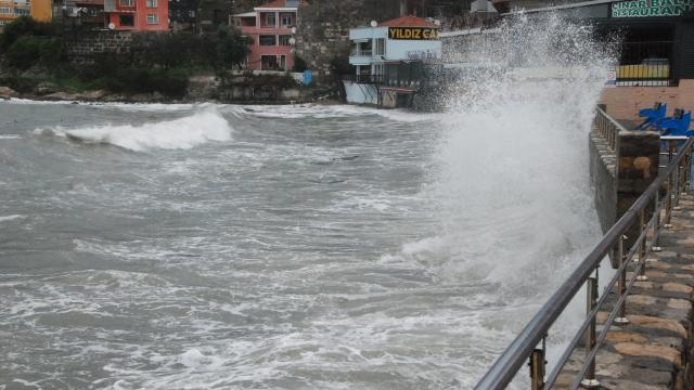 Batı Karadeniz'e "Fırtına" Uyarısı: 75 kilometre Hıza Ulaşacak