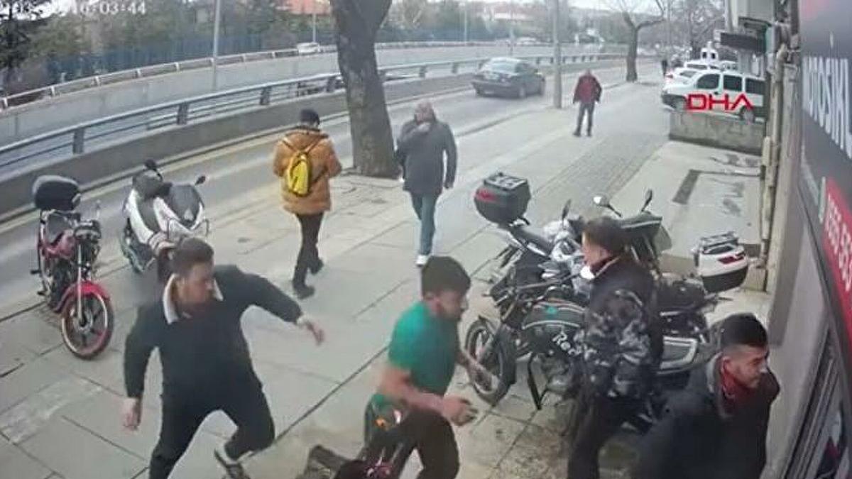 Arkadaşlık Teklifini Kabul Etmeyen Kızın Sevgilisine Pompalı Tüfekle Saldırdı