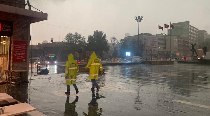 Beklenen Yoğun Yağış Nedeniyle Ankara'da Tüm İlk ve Orta Dereceli Okullarda Eğitime 1 Gün Ara Verildi