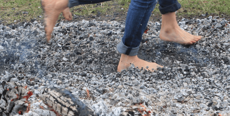 İsviçre'de Sıcak Korun Üstünde Yapılan Yürüyüş Hastanede Bitti