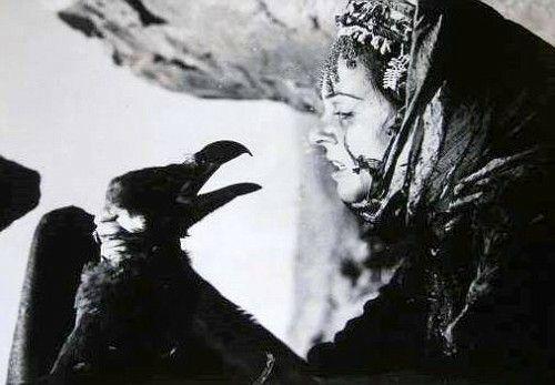 Ninnilerimiz: Ninni Belgeseli ile Ataerkil Toplum Düzeninde Boş Beşik Oyunun Nazım Türleri Arasındaki İlişkilendirilmesi