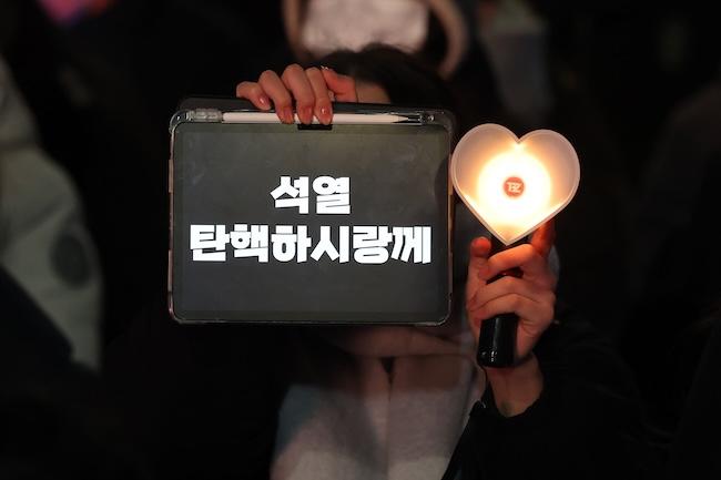 Güney Kore’de "Candlelight Rallies" ve Popüler Kültürle Harmanlanması