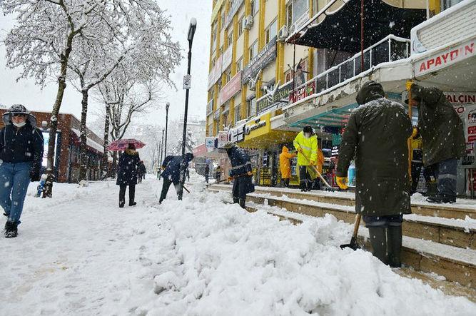Isparta'da Kar Nedeniyle Elektrik Kesildi