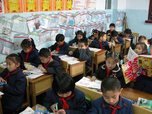 Çin'den Uygur Bölgesindeki Eğitime Destek