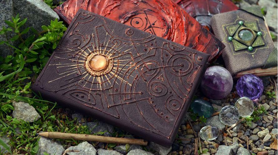 Tarot kartları ve Büyü Günümüzde Etkisini Sürdürüyor