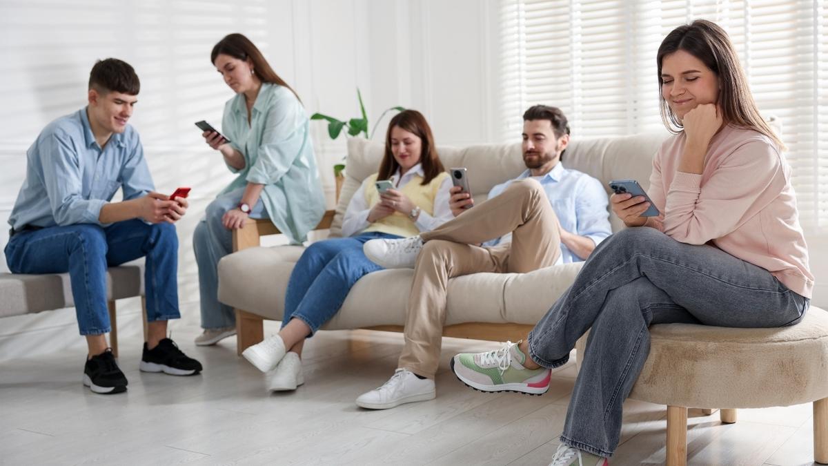 Akıllı Telefon Bağımlılığı: Dijital Çağın Görünmez Zincirleri