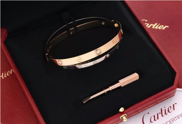 Moda Dünyasının En Bilinen Mücevheri: Cartier& LOVE ve Yarım